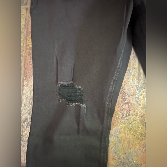 Old Navy - Rockstar Super Skinny mid rise black distressed jeans (NWT) - Picture 2 of 7